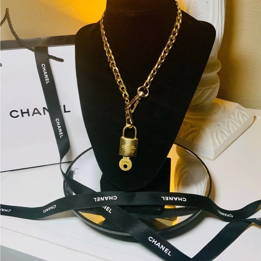“Host Pick” CHANEL VTG Authentic Padlock & Key Set Rare